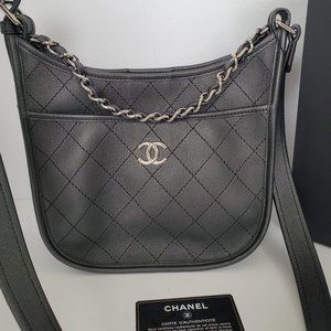 NWT New Chanel 2018 Black Metallic Quilted Leather Hobo Messenger Bag Authentic